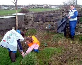 Click photo for details of Scoil Raifteiri's Green Flag campaign.