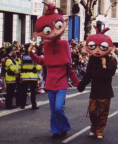 SmiletotheCrowd01.jpg