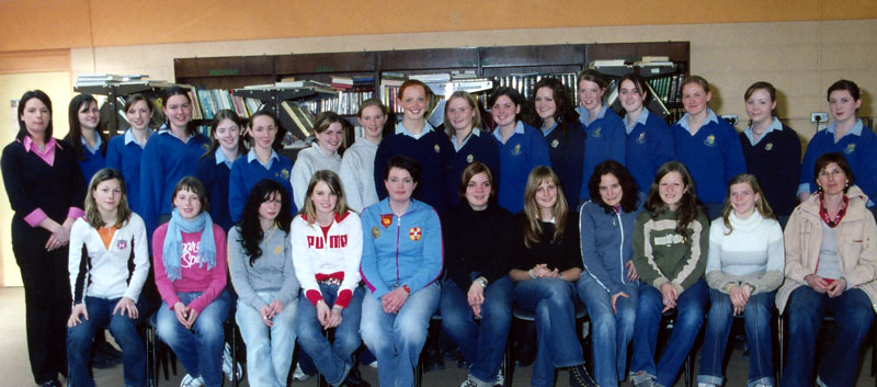 St. Josephs Secondary School, Castlebar 5th year "mentor" students who met with a group of Italian students who are visiting the Parlez Pronto language school in Castlebar accompanied by their teacher Anna. Also in photo is teacher Ms Niamh Sweeney, St. Josephs Secondary School.
Picture: Heverin Photography.
