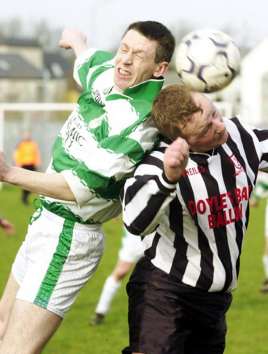 Stephen Murphy castlebar gets in a header