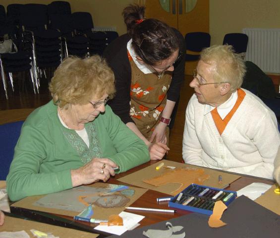Breda Murphy presenting a visual arts workshop in Balla Community Centre, part of the Arts Office Bealtaine Celebrating Creativity in Older Age. Alice Barrett and Kathleen Reilly with Breda Murphy  Photo  Ken Wright Photography 2007.

