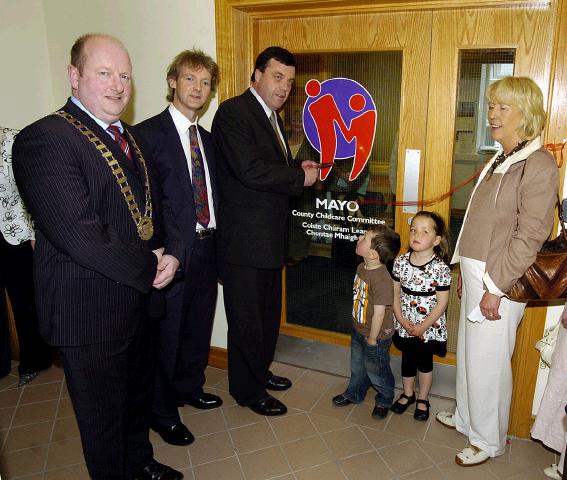 Official opening of Mayo County Childcare Committee and Mayo CCC Research new offices in Castlebar by Brian Lenihan TD pictured cutting the ribbon L-R: Brendan Heneghan Mayor of Castlebar, Jim Power Co-ordinator Mayo County Childacre Committee, Brian Lenihan TD, John and Niamh Kennedy, Vivienne Rattigan Mayo CCC Executive. Photo  Ken Wright Photography 2007. 