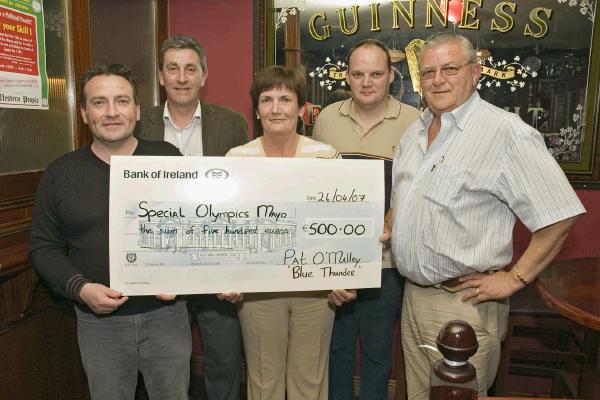 Pictured are a group who helped organise the Balla Inter-pub Quiz which was held to raise funds for Special Olympics Mayo. L - R: John Shaughnessy (county co-ordinator), Gerry Costello (quiz master), Marian O'Malley (sponsor), Donnacha Martin (organiser), Pat O'Malley (sponsor - Blue Thunder). Photo: Studio 094