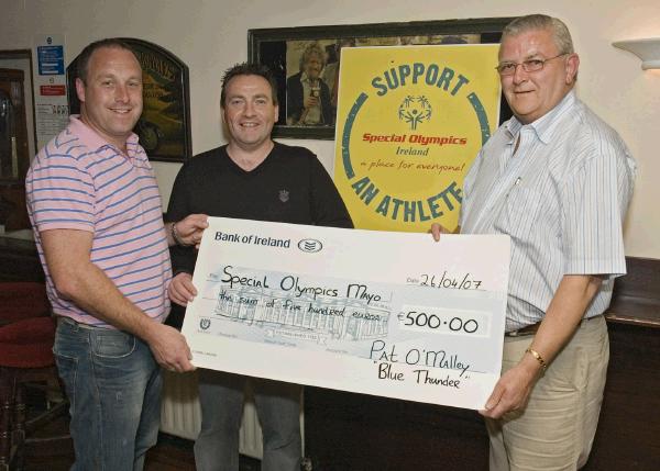 John Conroy (left) from the "Rendezous" bar, Balla, whom helped organise the Balla Inter-pub Quiz, pictured with John Shaughnessy (centre), county co-ordinator and Pat O'Malley (right) main sponsor (Blue Thunder). The quiz was held to help raise funds for the Special Olympics Mayo. Photo: Studio 094