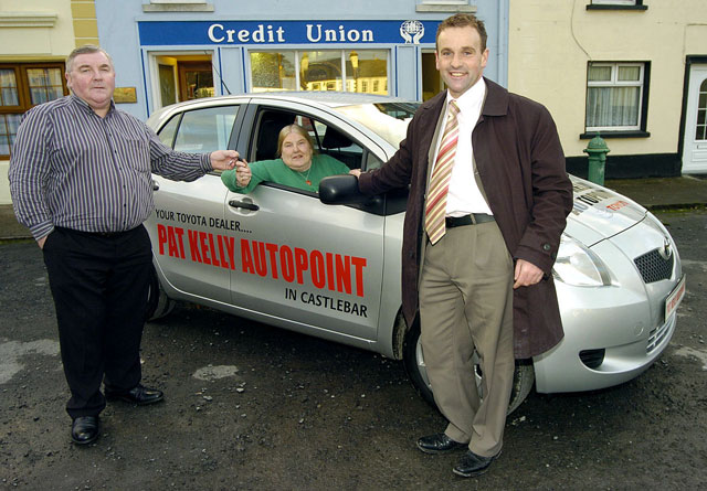 Castlebar Credit Union autumn members draw car winner Teresa Rooney from Balla Being handed the keys of a Toyota  Yaris 1lt car outside the Credit Union Office in Balla by  Tom Cusack  ( Castlebar / Balla Credit Union), Teresa  Rooney, Brian Joyce (General Manager/Sales Pat Kelly Autopoint Ballinrobe Rd Castlebar . Photo  Ken Wright Photography 2007.