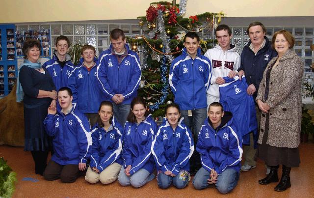 Pictured at a presentation of waterproof jackets from Castlebar Credit Union to the children of St. Anthonys School Front L-R: Ian Higgins, Lisa Ruane, Aoife Beston, Rosemary Kelly, Joseph Hayes, Back  L-R Ena Sheridan, Stephen Ludden, Sean Sammon, Declan Reilly, Kane Moore, Oliver Dawson, John Walsh (Castlebar Credit Union), Eimer Walsh. Photo  Ken Wright Photography 2007. 