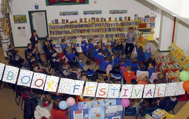 Mayo Libraries Childrens Book Festival author Malachy Doyle reading from some of his books to children from Scoil Raifteri National School in Castlebar Library.. Photo  studio 094. 