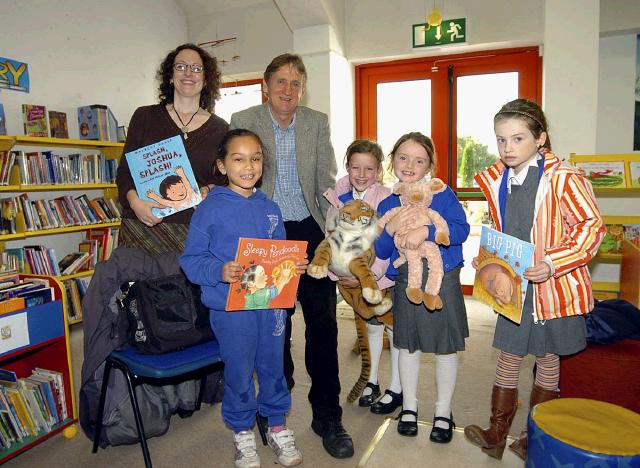 Mayo Libraries Childrens Book Festival author Malachy Doyle reading from some of his books to children from St. Anthonys, Scoil Raifteri and St. Angelas National Schools in Castlebar Library. Some young fans pictured with Malachy Doyle author and Paula Leavy McCarthy (librarian).  Photo  studio 094. 