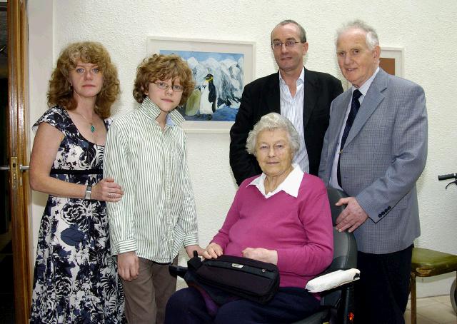 Pictured in the Linenhall Arts Centre Castlebar the Autumn into Summer Art Exhibition by a group of artists from the Sacred Heart Home Castlebar which was opened by Deirdre Walsh (Arts Programme Co-ordinator HSE West). Bridie Mulloy (artist) with members of her family, L-R: Ann Carroll, Mark Sexton, Colm Sexton, Jim Gunning . Photo  Ken Wright Photography 2007 

