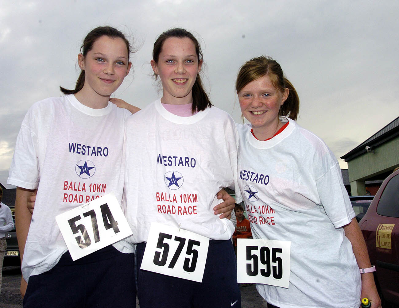 Balla 13th Annual 10K Road Race 2007. Three young ladies who were running for Aware, Emma Coleman, Maeve Coleman and Kate Ward.  Photo  Ken Wright Photography 2007. 