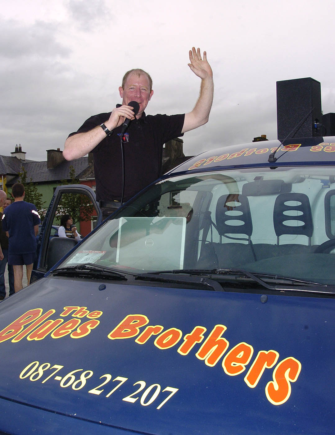 Balla 13th Annual 10K Road Race 2007, Barry of The Blues Brothers who provided the music and commentary.   Photo  Ken Wright Photography 2007. 