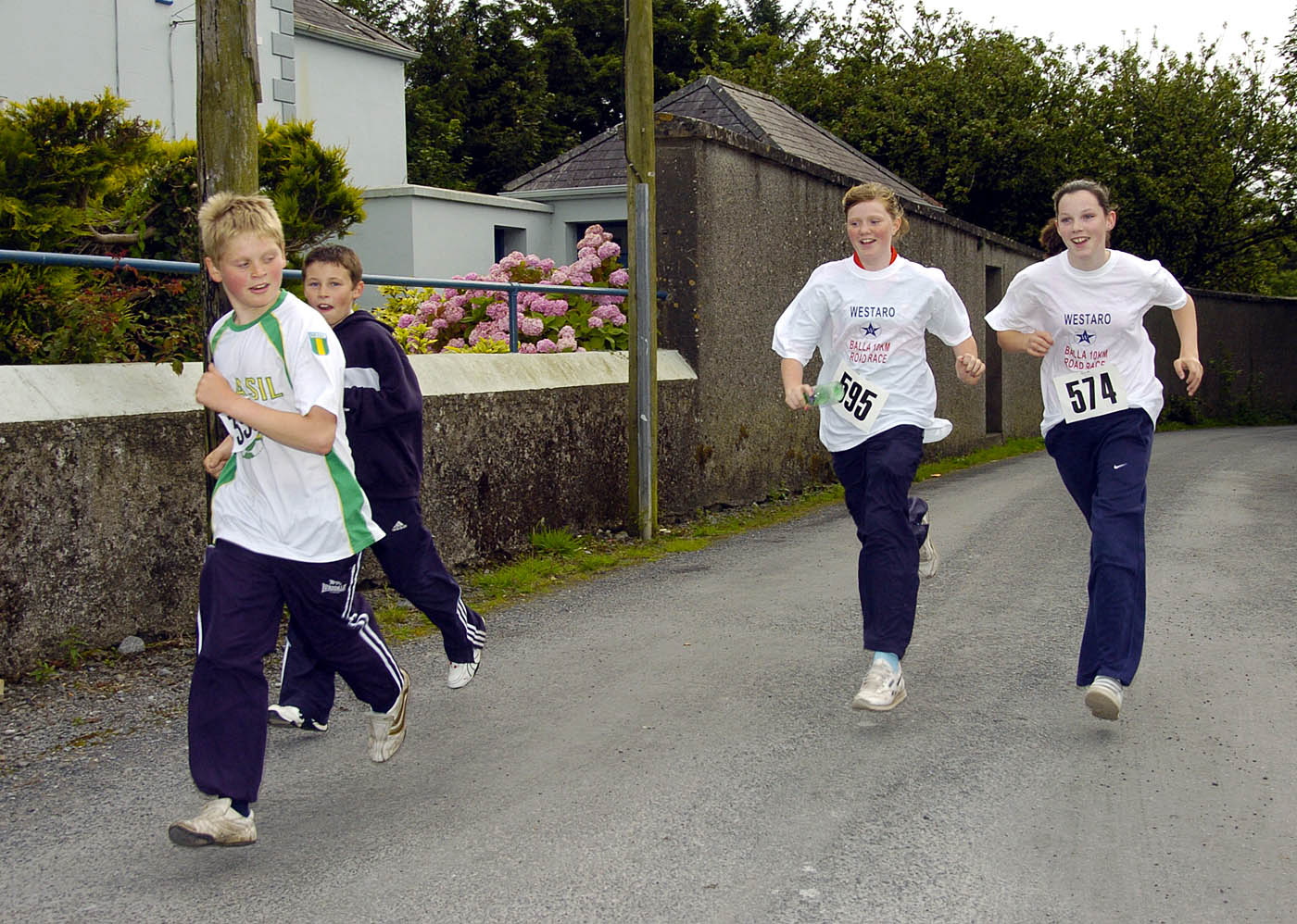 Balla 13th Annual 10K Road Race 2007,  Catch me if you can  Photo  Ken Wright Photography 2007. 
