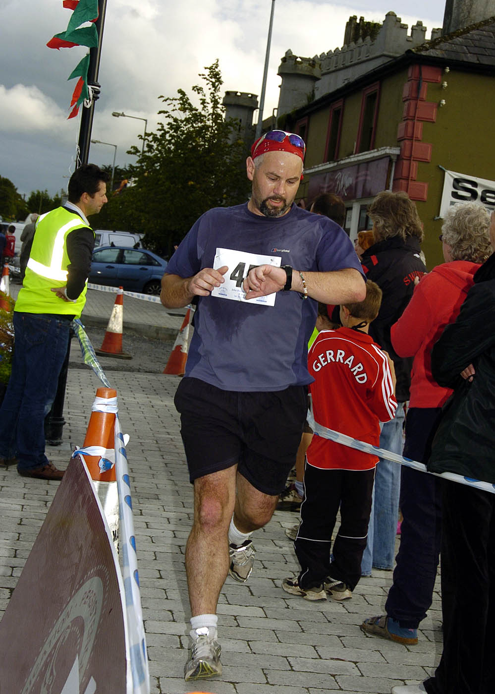 Balla 13th Annual 10K Road Race 2007,  Peter Jordan getting in some practise for the New York Marathon.  Photo  Ken Wright Photography 2007. 