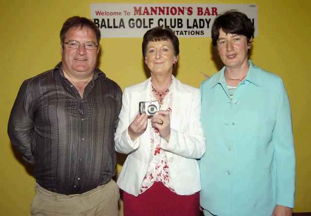Balla Golf Club Winner of the Lady Captains Prize Mary B. Prendergast  sponsored by John Daly held in Mannions Bar Balla L-R: John Daly (IFA sponsor), Mary B. Prendergast , Marie Flanagan Lady Captain.  Photo  Ken Wright Photography 2007. 

