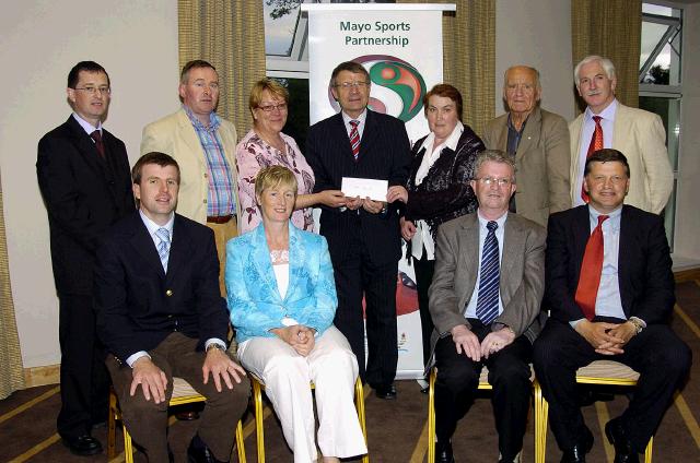 Mayo Sports Partnership 2007 Special Participation Grant Scheme recipients
Pictured in Breaffy International Sports Hotel, Margaret OHara and Brenda Decker representing Bonniconlon ICA receiving their cheque from the members of the Mayo Sports Partnership Board Front L-R: Niall Sheridan (Mayo County Council), Teresa Ward, Tony Cawley, John OMahony (Mayo GAA Team Manager), Back L-R: Gerry McGuinness, Micheal McNamara (Mayo County Council), Margaret OHara, Pat Stanton (Chairman Mayo Sports Partnership Board), Brenda Decker, Mick Loftus, Bernard Comiskey. .Photo  Ken Wright Photography 2007 
