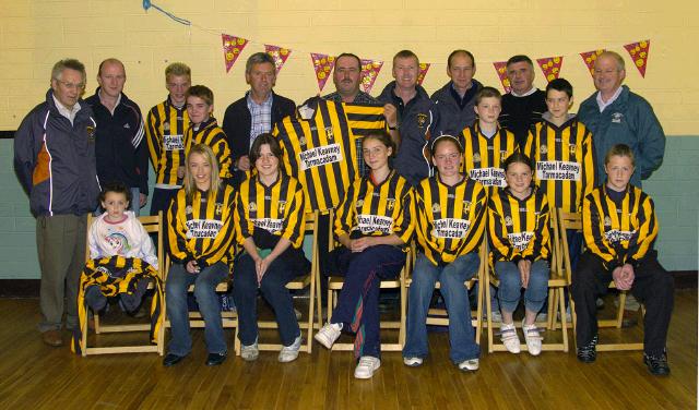 Presentation of tops to Parke / Keelogues  / Crimlin Bord na nOg under 14s from Michael Keaveney Tarmacadam Turlough Front L-R: John Keaveney, Linda Reilly, Olivia Hyland, Rebecca Comer, Sarah Loftus, Lisa Cawley, David Faulkner. Back L-R: Noel Mahon (Selector), Pat McHale (Secretary Bord na nOg), Eoin Mellett, Cian Mahon, Padraic Murphy  (Chairman Bord na nOg), Michael Keaveney (Sponsor), Peter Faulkner (Treasurer Bord na nOg), Cathal Larkin, Paul Burke, Tom Larkin (Selector), Frank Duffy (Chairman Parke GAA), Jimmy Murphy. Photo  Ken Wright Photography 2007  