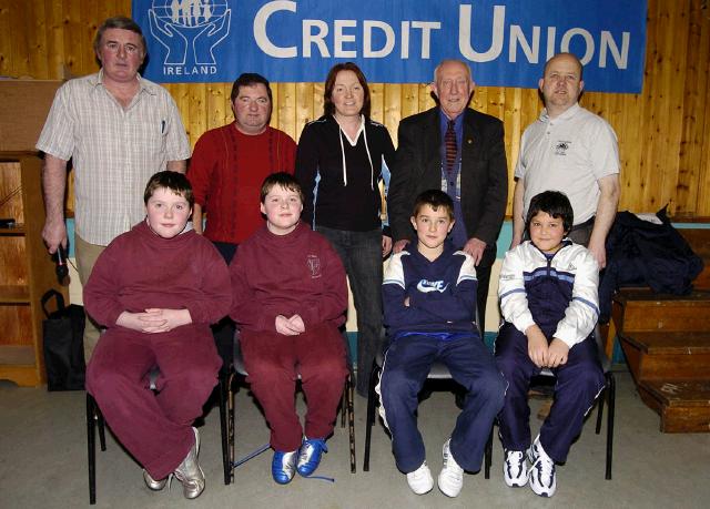 Castlebar Credit Union School Quiz held in Davitt College
3rd Place Junior Section from Ballyvary NS Front L-R: Liam Higgins, Eoin Higgins, Robert Comer, Matt Kelly Back L-R: John Walsh (CU), Michael Murray (CU), Carmel Heaney (Teacher), Paddy Glynn (CU), John O’Brien (CU). Photo © Ken Wright Photography 2007.