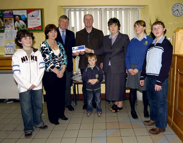 Pictured in Castlebar Credit Union Offices are the winners of the Holiday Voucher in the Members Spring Draw L-R: Paul Sammon, Beatrice Sammon, Fergus Kilkelly (Kilkelly Travel Ellison St Castlebar), David Sammon, Martin Sammon, Marie Lynch (Credit Union), Louise Sammon, Sean Sammon  Photo  KWP Studio 094. 


