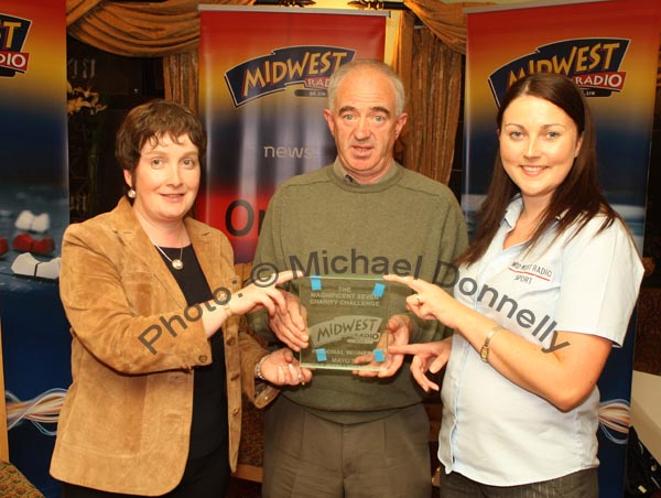 Michael Herr, of the Broken Jug Quiz team Ballina who were Regional Winners in the  Most Intelligent Pub in Mayo is presented with a Plaque by Teresa O'Malley, Mid West Radio (News) and Angelina Nugent Mid West Sport. Photo:  Michael Donnelly