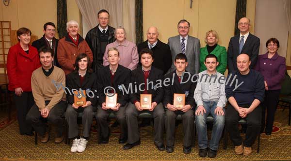 Rice College, Westport were the winners of the Mayo Mental Health Public Speaking project held in the Failte Suite, Welcome In Hotel, included in photo front from left:  Fr Michael Mannion, Niall Kelly, Stephen Gill, Chooyee Ong, Brian Gillan,  Neville Farell (substitute) adn Pat Dunne Tutor; At back members of Mayo Mental Health Association; Kathleen McHale, secretary; Pat Morley; Martin Vahey, Michael Mc Cormack, Adjudicator; Kathleen Brawn, Mickey Berry, PJ Murphy Chairman, Dr. Fidelma Creaven Consultant Psychiatrist ; Peter Glynn, AIB Castlebar, (Sponsors) and Mary Murphy. Photo:  Michael Donnelly