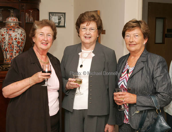 Pictured at  the informal dinner of Muintir Maigheo Galway and Dublin in Pontoon Bridge Hotel, Pontoon, from left: Ann Geary, Pontoon Bridge Hotel; Teresa Downes and Kitty McManamon, Mayo Association Galway. Photo:  Michael Donnelly  