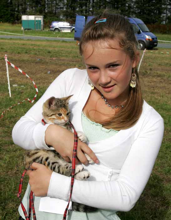Aoife McLoughlin, Newbrook, Claremorris with her unusual coloured kitten, at the 88th Claremorris Agricultural Show. Photo:  Michael Donnelly