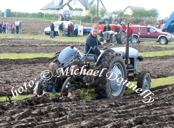 Joe Kelly, Monivea Galway of his Grey Ferguson 35 closes his plot at the 2009 Mayo County Ploughing Championships at Claremorris. Photo:  Michael Donnelly