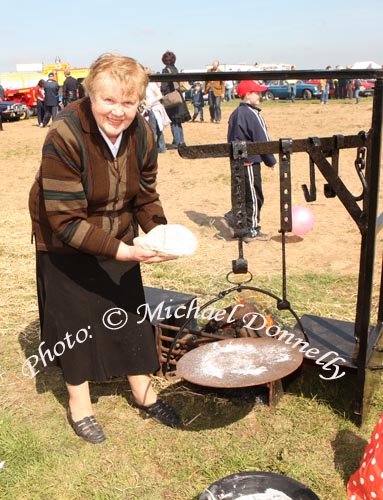 Delia Lyons, Ballyhaunis about to bake a cake on the open fire at the 2009 Mayo County Ploughing Championships at Claremorris. Photo:  Michael Donnelly