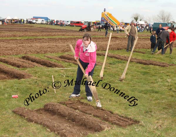 Margaret Lawless, Kilmeena Westport  Loying at the 2009 Mayo County Ploughing Championships at Claremorris. Photo:  Michael Donnelly