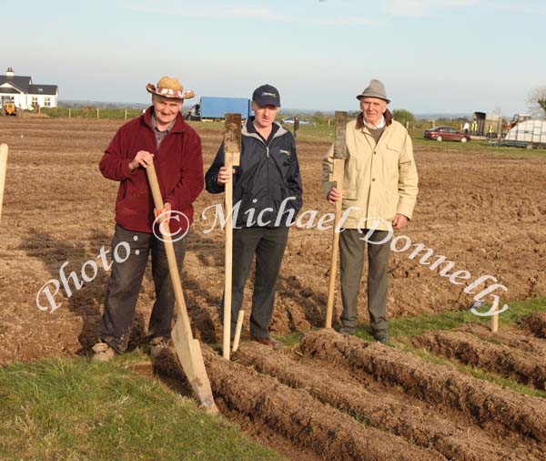 Loying at the 2009 Mayo County Ploughing Championships at Claremorris, from left: Paddy Boylan Collinstown Co Westmeath, (Senior Winning of Loying) Paddy Joyce Carrowhollly Westport  and Hugh O'Neill Roskey Foxford, winner of the Junior Competition. Photo:  Michael Donnelly