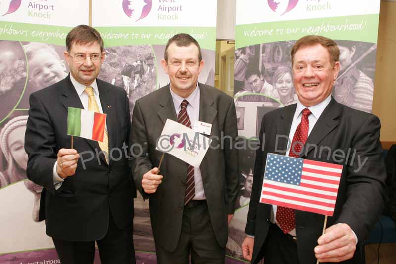 amon  Cuv TD, Minister for Community, Rural & Gaeltacht Affairs pictured with Shay Kenna of Managing Director of Delta Globespan Tours and Jim Kelly, Crystal Tours, Boston at the launch of scheduled Transatlantic Services to New York and Boston. Photo:  Michael Donnelly