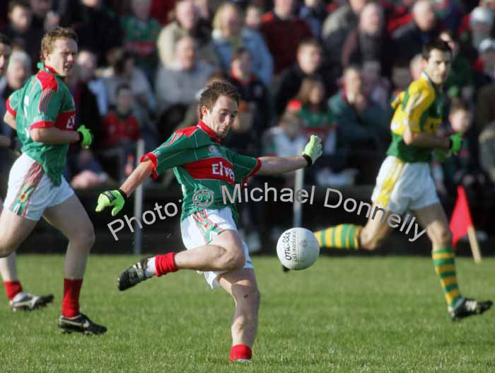 Alan Dillon setting up another attack in the 1st round of the 2007 Allianz National Football League in McHale Park Castlebar. Photo:  Michael Donnelly