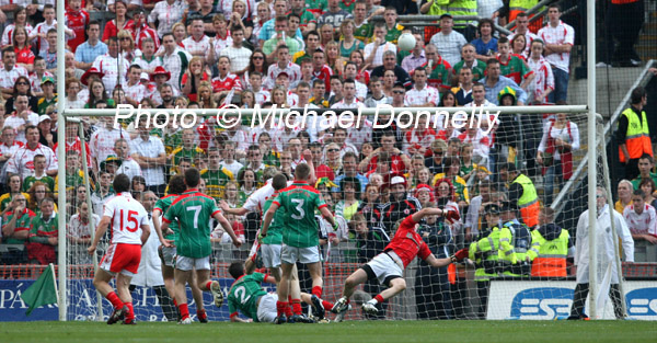 Mayo's Robert Hennelly deflects this shot from Tyrone's Paddy McNeice over the bar in the ESB GAA All Ireland Minor Football Final in Croke Park. Photo:  Michael Donnelly