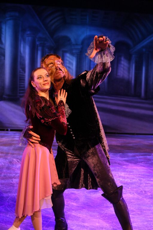 Beauty and the Beast on Ice at the TF Royal Theatre. Photos copyright: Michael Donnelly 2008
