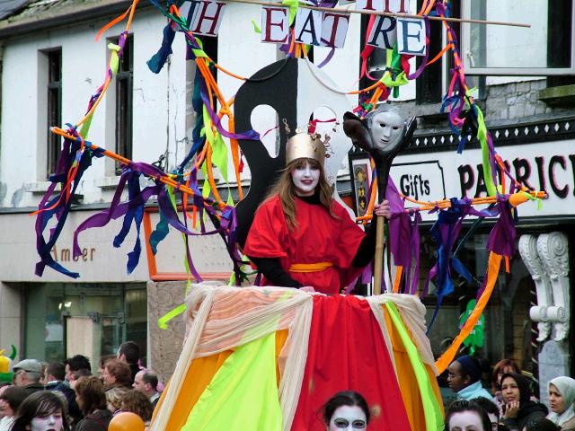 Mayo Youth Theatre.  St. Patricks Day Parade Castlebar Co. Mayo. 17 March 2005. Photo Mark Kearney.