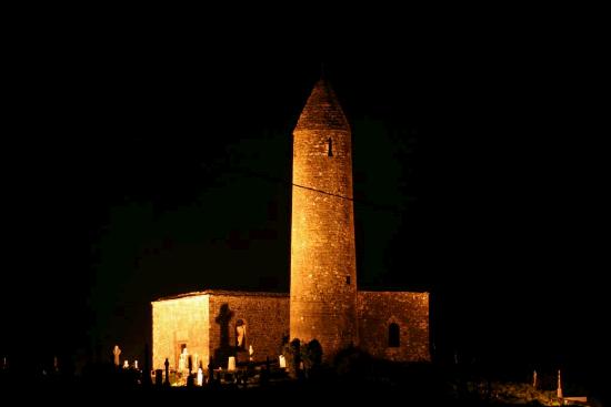 Turlough Round Tower March 2006 - 30 second exposure